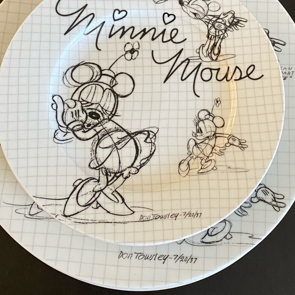 Minnie Mouse plates - Picture 3 of 10